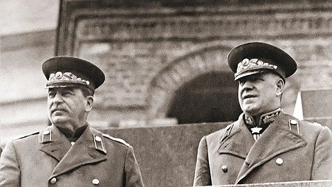 Сталин сам хотел принять Парад на белом коне. Но отдал это право Жукову
